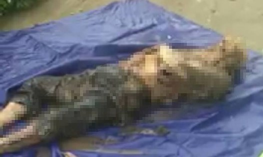 Xác chết được phát hiện trên sông Văn Úc - Ảnh CTV